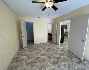 2241 W Pensacola Street - Photo Thumbnail 4