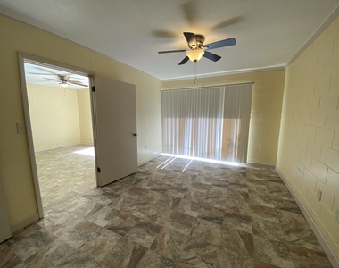 2241 W Pensacola Street - Photo Thumbnail 5