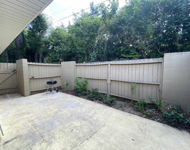 2241 W Pensacola Street - Photo Thumbnail 8