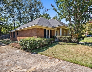 6213 Northlake Circle - Photo Thumbnail 1