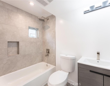 6845 N Haskell Avenue - Photo Thumbnail 7