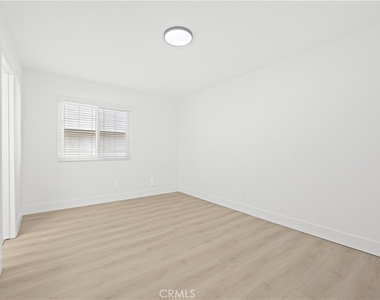 1104 Opal Street - Photo Thumbnail 10