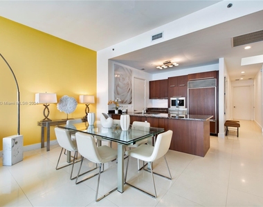 16001 Collins Ave - Photo Thumbnail 4