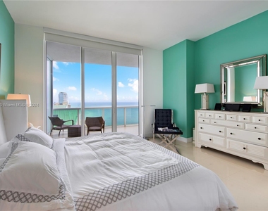 16001 Collins Ave - Photo Thumbnail 1