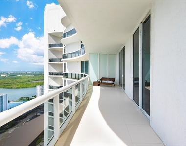 16001 Collins Ave - Photo Thumbnail 11