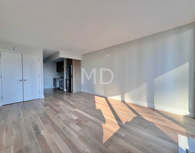 235 West 48th Street - Photo Thumbnail 9