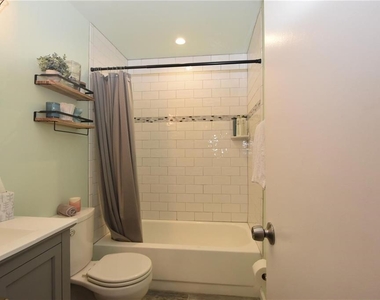 3142 W Varn Avenue - Photo Thumbnail 5