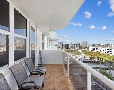 3725 S Ocean Dr - Photo Thumbnail 5