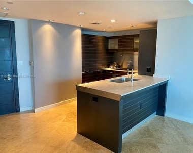 200 Biscayne Boulevard Way - Photo Thumbnail 2