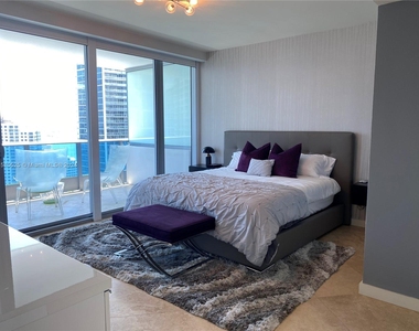 200 Biscayne Boulevard Way - Photo Thumbnail 7