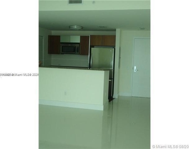 300 S Biscayne Blvd - Photo Thumbnail 1