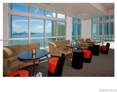 300 S Biscayne Blvd - Photo Thumbnail 4