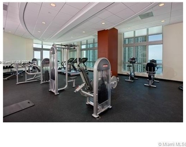 300 S Biscayne Blvd - Photo Thumbnail 3