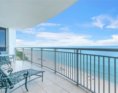 17375 Collins Ave - Photo Thumbnail 3