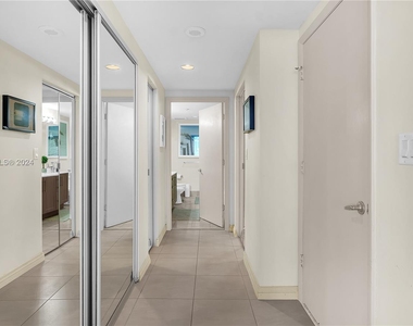 17375 Collins Ave - Photo Thumbnail 14