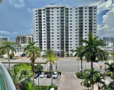 3001 S Ocean Dr - Photo Thumbnail 0