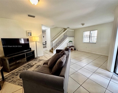 22821 Sw 88th Pl - Photo Thumbnail 4