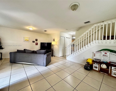 22821 Sw 88th Pl - Photo Thumbnail 3