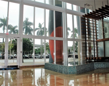 50 Biscayne Blvd - Photo Thumbnail 1