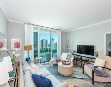 950 Brickell Bay Dr - Photo Thumbnail 5