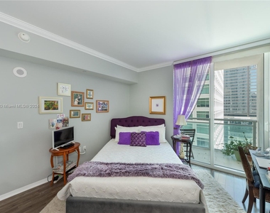 950 Brickell Bay Dr - Photo Thumbnail 12