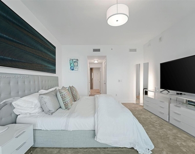 6899 Collins Ave - Photo Thumbnail 10