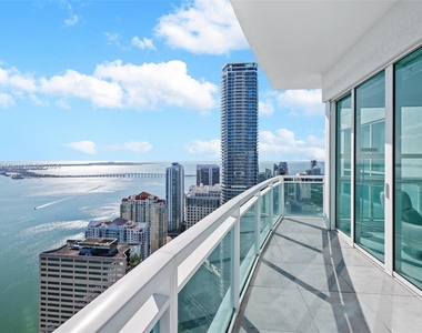 950 Brickell Bay Dr - Photo Thumbnail 13