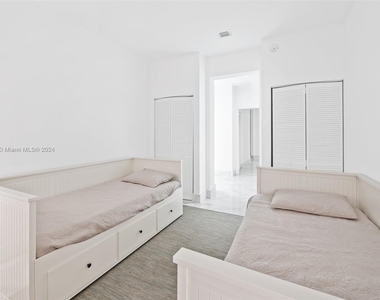 950 Brickell Bay Dr - Photo Thumbnail 27