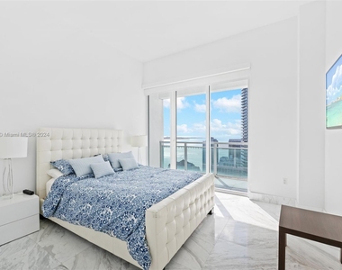 950 Brickell Bay Dr - Photo Thumbnail 23