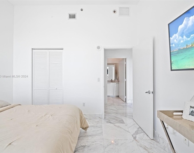 950 Brickell Bay Dr - Photo Thumbnail 21