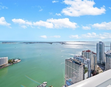 950 Brickell Bay Dr - Photo Thumbnail 14