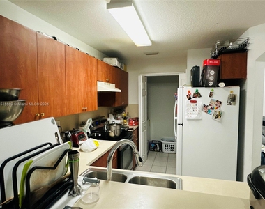 784 Sw 106th Ave - Photo Thumbnail 0