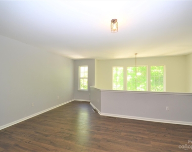 1281 E Woodlawn Road - Photo Thumbnail 13