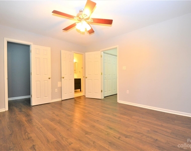 1281 E Woodlawn Road - Photo Thumbnail 22