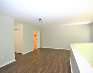 1281 E Woodlawn Road - Photo Thumbnail 17