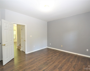 1281 E Woodlawn Road - Photo Thumbnail 12