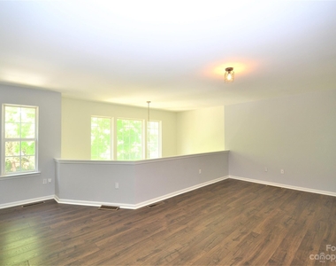 1281 E Woodlawn Road - Photo Thumbnail 15