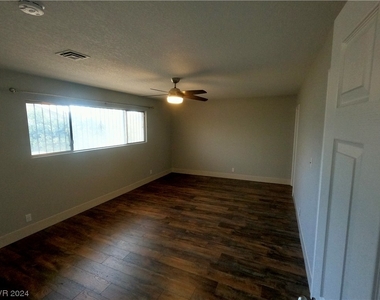 604 Bonita Avenue - Photo Thumbnail 8