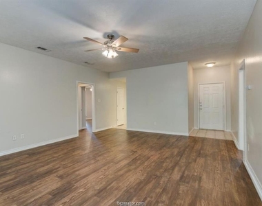 2402 Jaguar Court - Photo Thumbnail 8