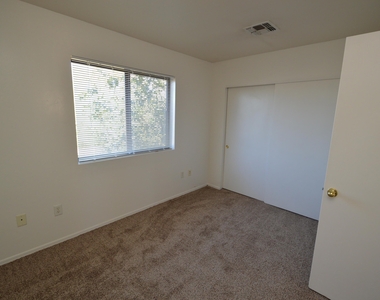 4327 E Bellevue Street - Photo Thumbnail 5