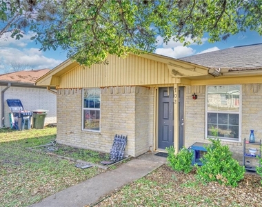 702 Llano Place - Photo Thumbnail 1