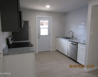 4912 E Holly Street - Photo Thumbnail 4