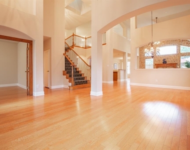 5633 Saint Thomas Drive - Photo Thumbnail 10