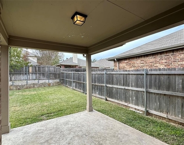 3908 Coloma Drive - Photo Thumbnail 26