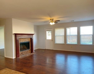 1104 Piedmont Drive - Photo Thumbnail 3