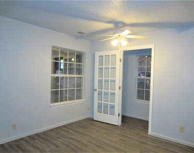 501 Mounts Avenue - Photo Thumbnail 4