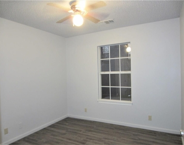 501 Mounts Avenue - Photo Thumbnail 12