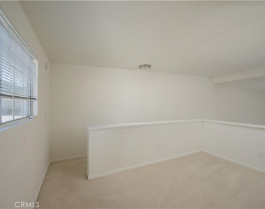 5530 Owensmouth Avenue - Photo Thumbnail 15