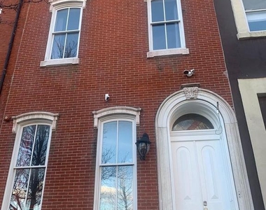 1832 Green St - Photo Thumbnail 11