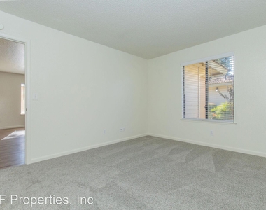 3910 W Beechwood Ave - Photo Thumbnail 0